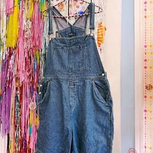 Vintage 90s Blue denim overalls with adjustable straps and pockets.